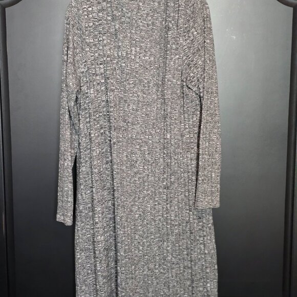 Lisa Rinna Sweater - Picture 5 of 8